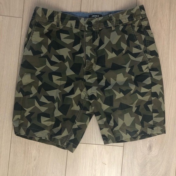 Men’s H&M camo shorts. Size 30” waist slim fit. - Picture 1 of 4